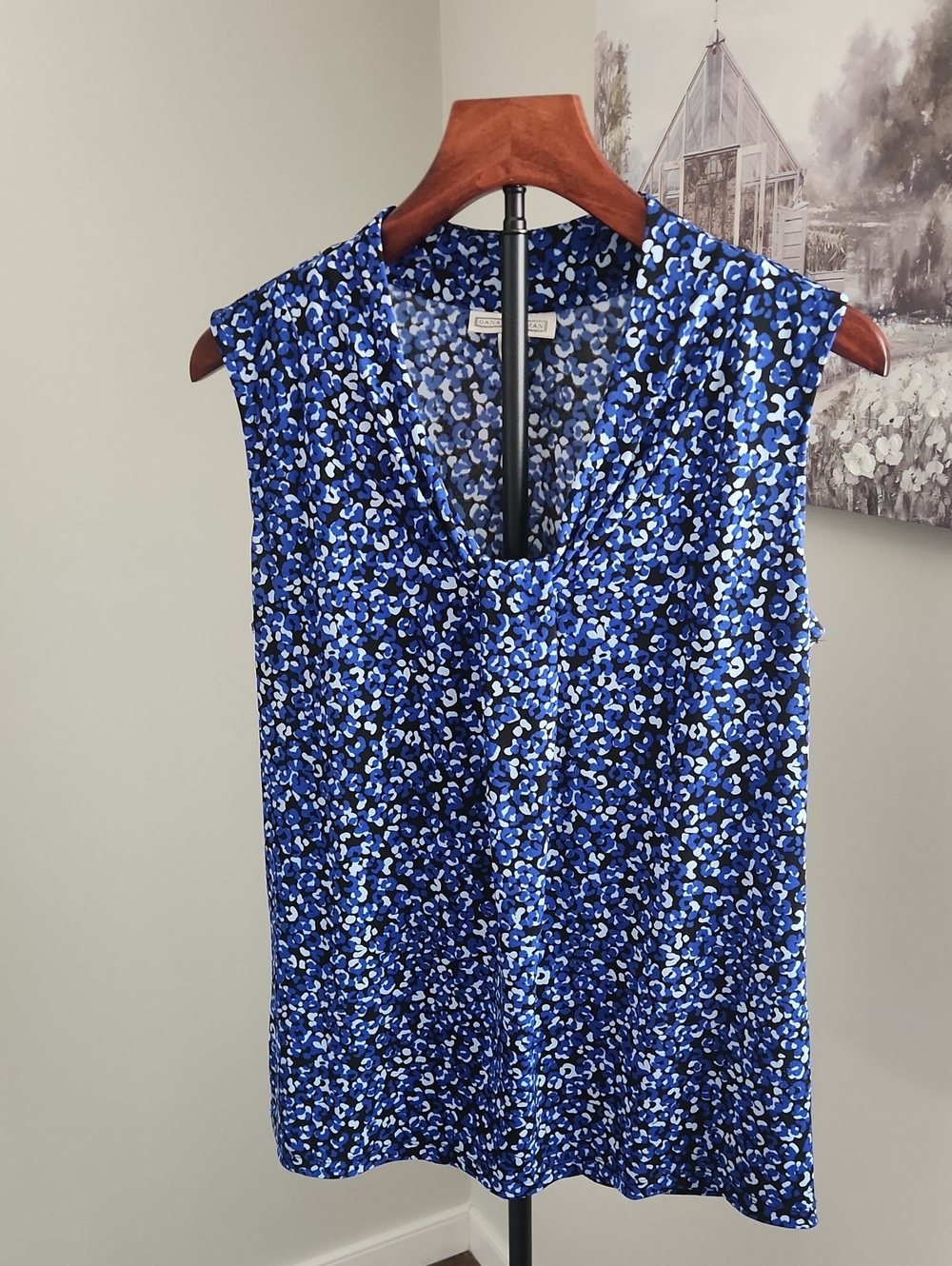 Dana Buchman Blue Printed Sleeveless V-Neck Women’s Top Size M